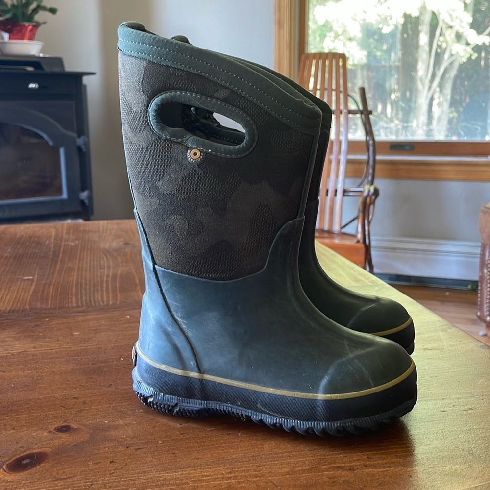 Bogs Insulated Boots - Size 9